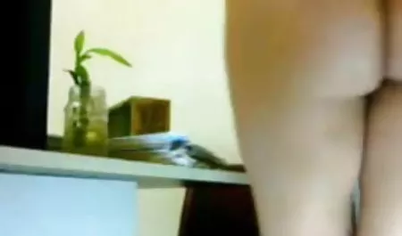 सुंदर सचिव छोटे मालिक ब्लू पिक्चर सेक्सी मूवी के डिक पर कूद गया