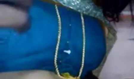 एक युवा श्यामला के साथ घर के फुल सेक्सी अंग्रेजी फिल्म विस्फोट ले