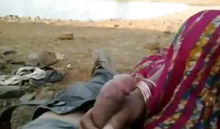 सुंदर रूसी लड़कियों कैमरे के साथ फोटो खिंचवाने कर रहे हैं कुमारी दुल्हन सेक्सी मूवी