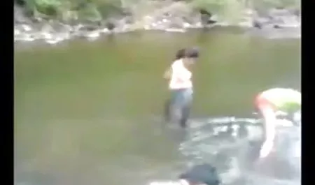 गर्म नौकरानी सीढ़ियों पर चल सेक्सी हिंदी मूवी फिल्म रहा है