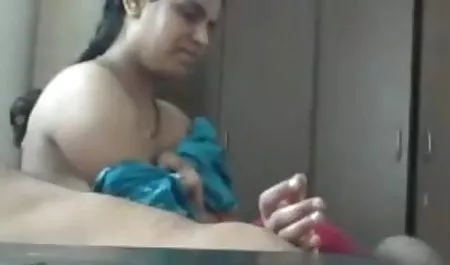 व्यापार आदमी कमबख्त सेक्सी चोदा चोदी फिल्म चिकन कमबख्त घुसपैठिए