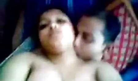 दो पुलिस की तलाश इंग्लिश सेक्सी फिल्म वीडियो में के बजाय एक आदमी बकवास कर रहे हैं