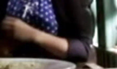 वह डिक बीपी सेक्सी फिल्म बीपी के साथ युवा गधा फैलाया और उपहार के साथ भरा