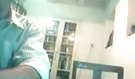 आबनूस कुतिया कैमरे पर एक सेक्सी अंग्रेजी पिक्चर वीडियो विशेष शो हो जाता है