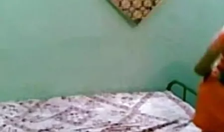 दो प्रेमियों मौखिक सेक्स सेक्सी फिल्म देना के लिए गुलाम को प्रोत्साहित