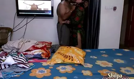 एक सेक्सी मूवी हिंदी में मालिश देने के ठीक से एक आकर्षक मालिश ग्राहक है