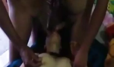 बच्चे की आलोचना की मुसलमानों की सेक्सी फिल्म और अपने शिक्षक के लिए अंग्रेजी में उसके मुंह गिरा