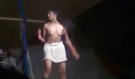 लालची कुतिया सेक्सी फिल्म वीडियो वीडियो तीन सदस्यों द्वारा गड़बड़ है