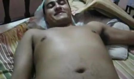 वह अपने घुटनों पर एक सेक्सी चिकन डाल दिया और उसके मुंह में डाल सेक्सी फिल्म 2018 का दिया