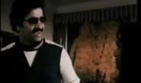 एक बड़ा रबर डिक के साथ उसकी सेक्सी फिल्म वीडियो दिखाओ प्रेमिका के छेद बाहर खोखला करने के लिए कैसे