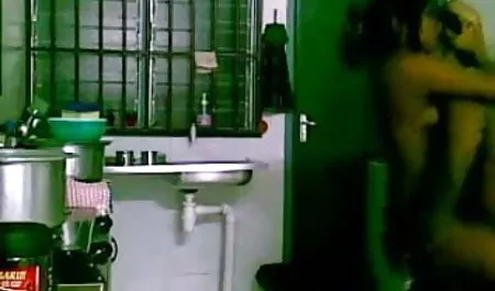 रूसी पुरुषों के लिए तीन सौंदर्य सेक्सी फिल्म देखने के लिए आंसू