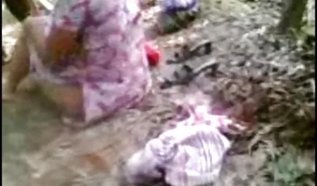 बिस्तर में मोज़ा के साथ रूसी सेक्सी फिल्म दिखा लड़की