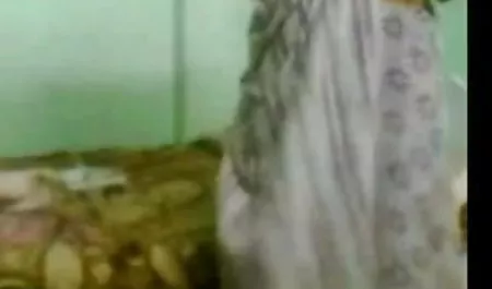 युवा भावुक चिकन बंद हो गया और कार में कुतिया इंग्लिश सेक्सी फिल्म वीडियो में गड़बड़ कर दिया ।