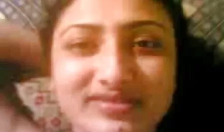 मेज पर सेक्स करने वाली फिल्म सुडौल श्यामला कमबख्त