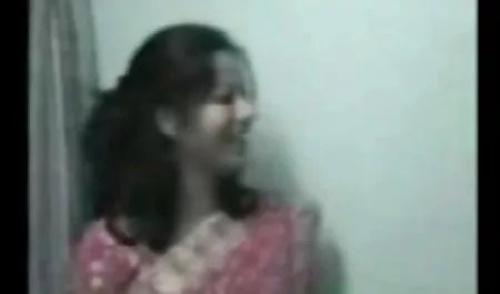 अबोनी दीवार से सफेद मुर्गा चलने वाली सेक्सी फिल्म स्ट्रिप्स