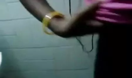 वह पहिया खेला और सड़क पर सड़क से फिल्म की सेक्सी उसे बिल्ली स्वामित्व