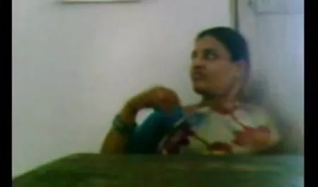 लड़की अपने दोस्त शापित कैटरीना की सेक्सी फिल्म है कि काले आदमी से पता चलता है