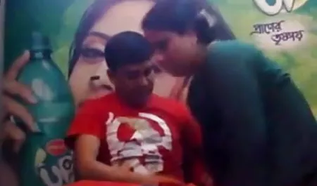 पतला मूवी सेक्सी सेक्सी रूसी माँ कैमरे पर खुद को गले लगाया
