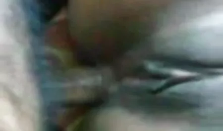 अनुभवी हिंदी सेक्सी फिल्म सेक्सी लड़कियों को उसके मुंह में एक आदमी के एक सदस्य की सेवा की ।