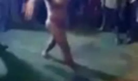 दूल्हे 69 की रानी की सेक्सी फिल्म उम्र में वयस्क दूल्हे लेता है