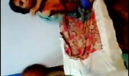 बुच एक गर्म लड़की का एक बड़ा रसदार ट्रंक पर सेक्सी मूवी वीडियो हिंदी कूद रहा है
