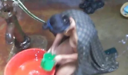 छोटे स्तन सुन्दर श्यामला चिकनी सेक्सी हिन्दी मूवी चूत