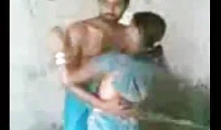 अपने प्रेमी के सभी इंग्लिश सेक्सी पिक्चर वीडियो रूसी छेद में नशे में है