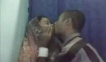 रसदार जीभ घर का बना और सेक्सी एडल्ट पिक्चर सोफे पर सेक्स