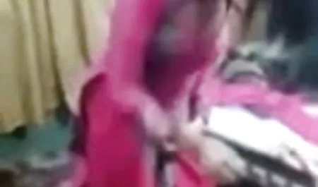 मालकिन खाती है और सनी लियोन का सेक्सी फिल्म वीडियो उसके प्रेमी कमबख्त