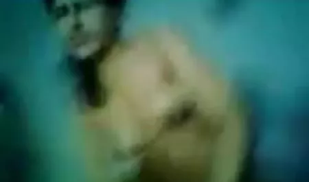 सफेद वेश्या के पिछवाड़े में सेक्सी फिल्म वीडियो पर बड़े काले डिक