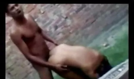 एक प्रेमी उसके प्रेमी एक सेक्सी नंगी फिल्म सेक्सी नंगी रूसी बिल्ली के सामने आता है