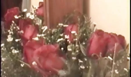 एक सुंदर रूसी लड़की रसोई घर में एक आदमी के समक्ष सेक्सी फिल्म बीएफ हिंदी आत्मसमर्पण किया