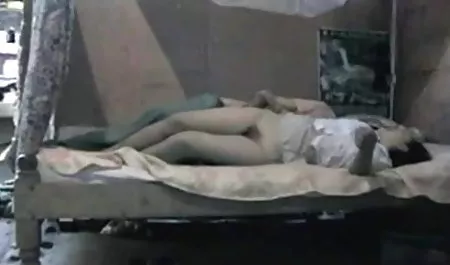 इस आदमी को दो रूसी सुंदरियों है हिंदी सेक्सी ब्लू पिक्चर फिल्म