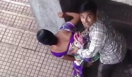 बड़ी काली मिर्च होंठ के साथ विदेशी सेक्सी मूवी निपल्स खाओ