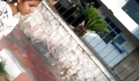 नशे में हैंगर तीन सुंदर भाषाओं ब्लू सेक्सी हिंदी में कार्य करता है