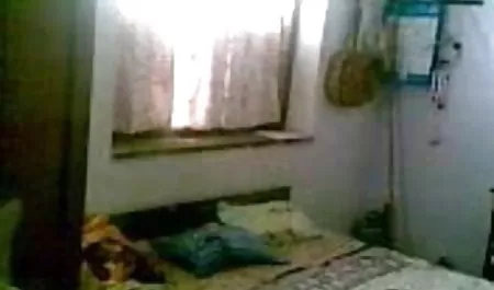 गुदा सेक्सी पिक्चर फिल्म हिंदी में में भाग्यशाली आदमी दो सुंदरियों हिलाता