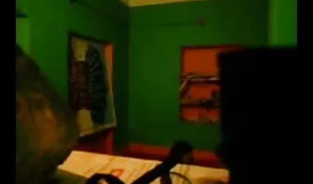 शक्तिशाली आदमी उसके मुंह में एक भावनात्मक महिला किक ब्लू सेक्सी पिक्चर सेक्सी