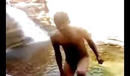 एक गहरी डेक पर प्यारा फुल हिंदी सेक्सी मूवी रूसी एक सुंदर डिक बनाता है
