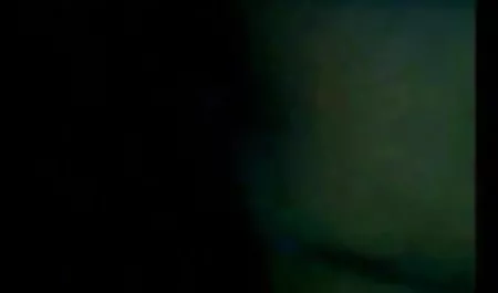 फूहड़ खाती है और समुद्र लड़के सेक्सी बीपी मूवी को देता है