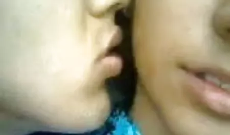 रूसी श्यामला उसके हिंदुस्तानी सेक्सी मूवी मुंह लेता है और सह हो जाता है