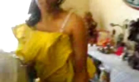 खिलाड़ी बिल्ली में जाग और सह के साथ अपने कमरे कुमारी दुल्हन सेक्सी मूवी में भर जाता है