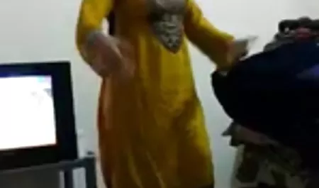 रूसी श्यामला क्योंकि सभी बलों के एक दोस्त एक सेक्सी फिल्म चाहिए के सदस्य खाती