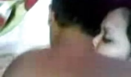 रूसी आदमी पड़ोसी फिल्म का सेक्स वीडियो पीता है ।